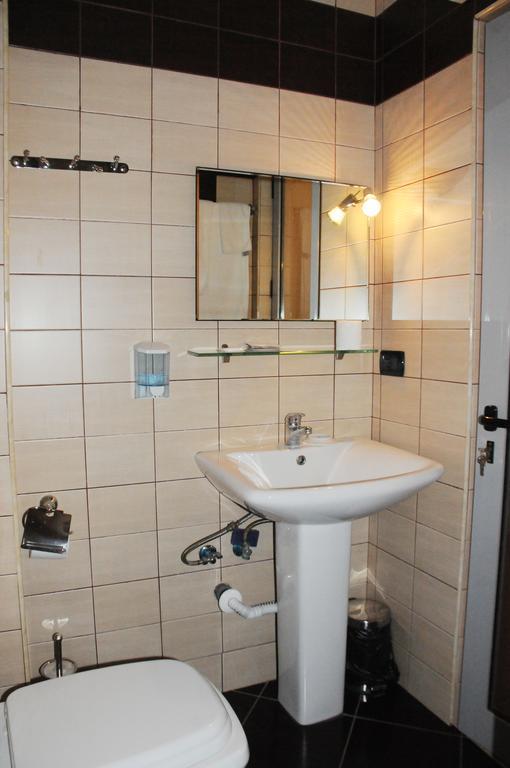 Hotel Serenity Tiranë Ngoại thất bức ảnh
